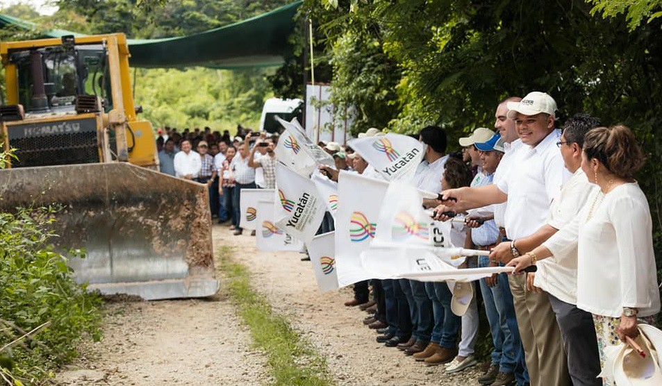 Construcción de caminos saca cosechas: gran beneficio a la Cuenca Lechera Construcción de caminos saca cosechas: gran beneficio a la Cuenca Lechera