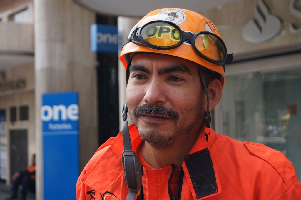 Pierde su empleo por ayudar como rescatista Pierde su empleo por ayudar como rescatista