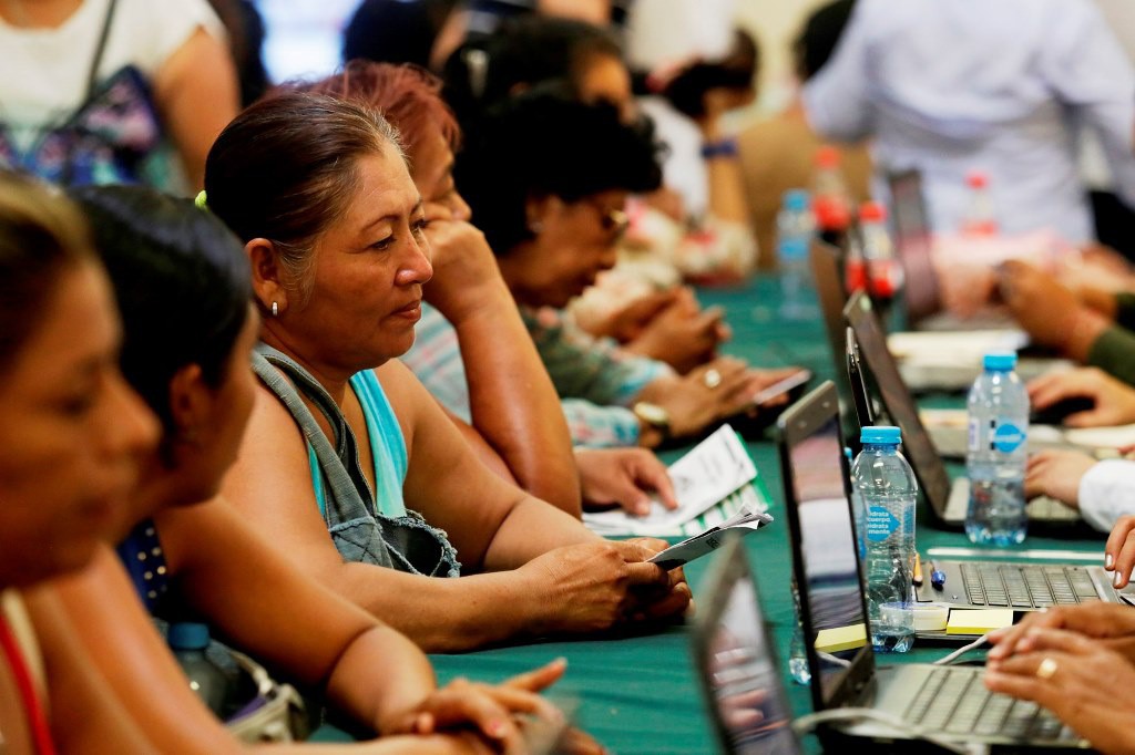 Más de 21 horas de espera por un crédito social Más de 21 horas de espera por un crédito social