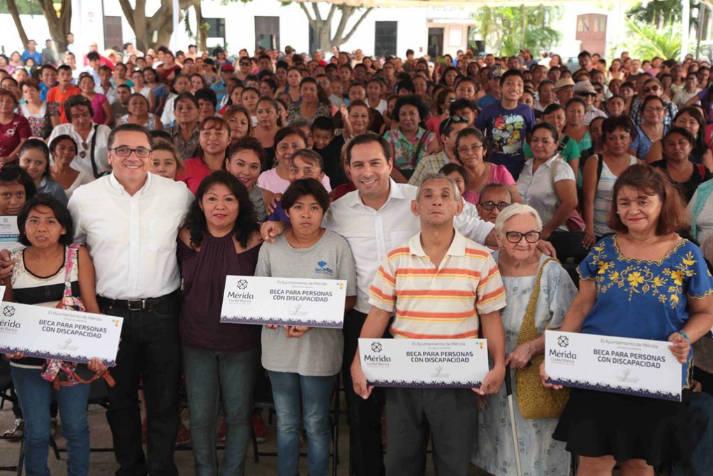 Entregan apoyos económicos a personas con discapacidad Entregan apoyos económicos a personas con discapacidad