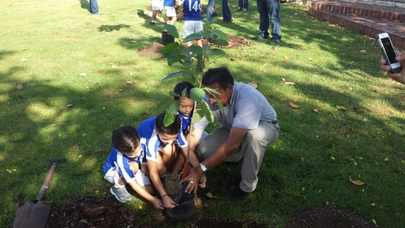 Niños se suman a la labor de preservar el medio ambiente. Niños se suman a la labor de preservar el medio ambiente.