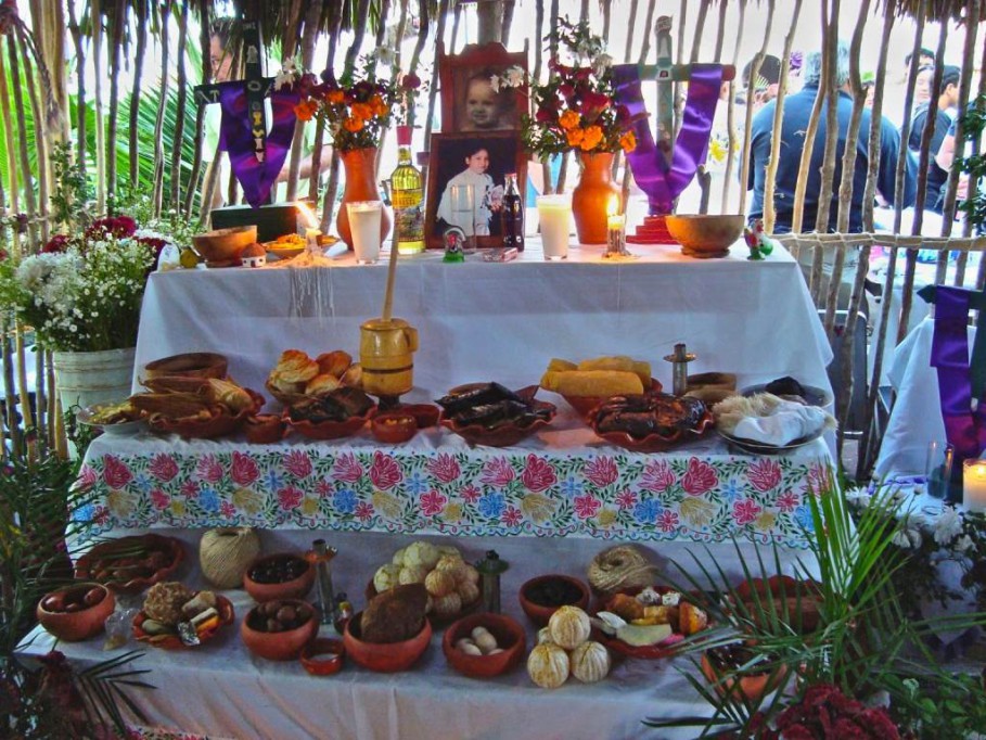 Halloween vs Hanal Pixan, ¿las tradiciones en el olvido? Halloween vs Hanal Pixan, ¿las tradiciones en el olvido?