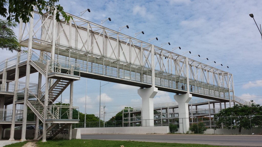 Más seguridad e iluminación solicitan en el puente peatonal cerca del Corea-México Más seguridad e iluminación solicitan en el puente peatonal cerca del Corea-México