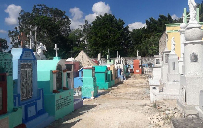 Dan mantenimiento a cementerio de Espita Dan mantenimiento a cementerio de Espita