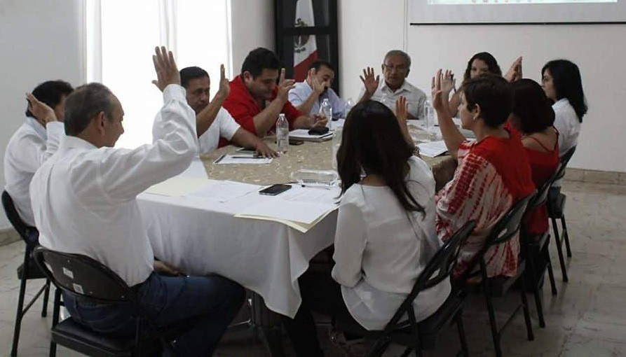 Presentan a cabildo tizimileño Ley de Ingresos 2018 Presentan a cabildo tizimileño Ley de Ingresos 2018