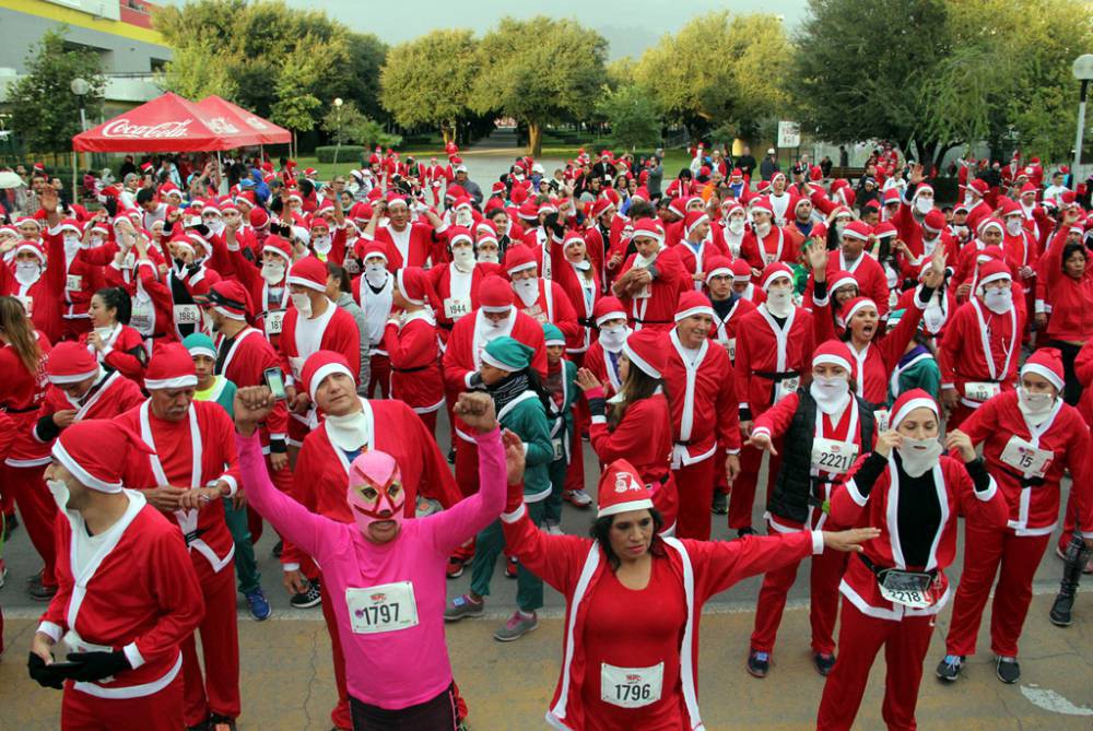 "Corre Santa Claus, corre" "Corre Santa Claus, corre"