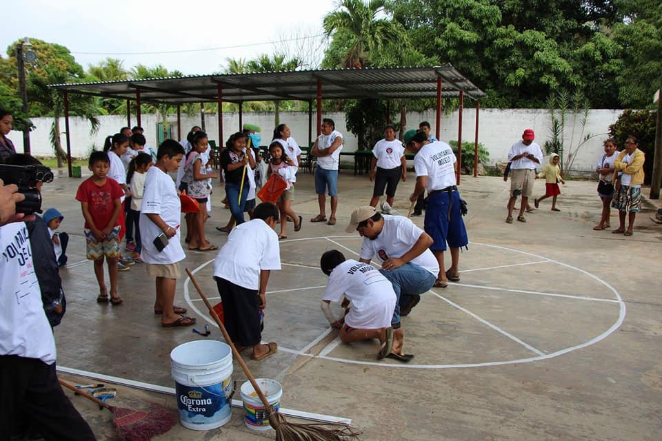 Dan manita de gato a escuela de Tizimín Dan manita de gato a escuela de Tizimín