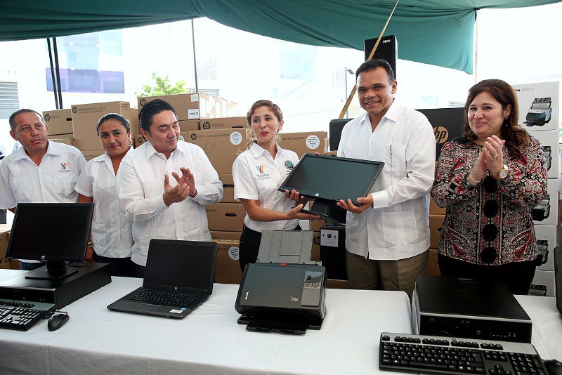 El gobernador del Estado entrega equipo tecnológico para labores de investigación con una inversión de más de 6 millones de pesos El gobernador del Estado entrega equipo tecnológico para labores de investigación con una inversión de más de 6 millones de pesos
