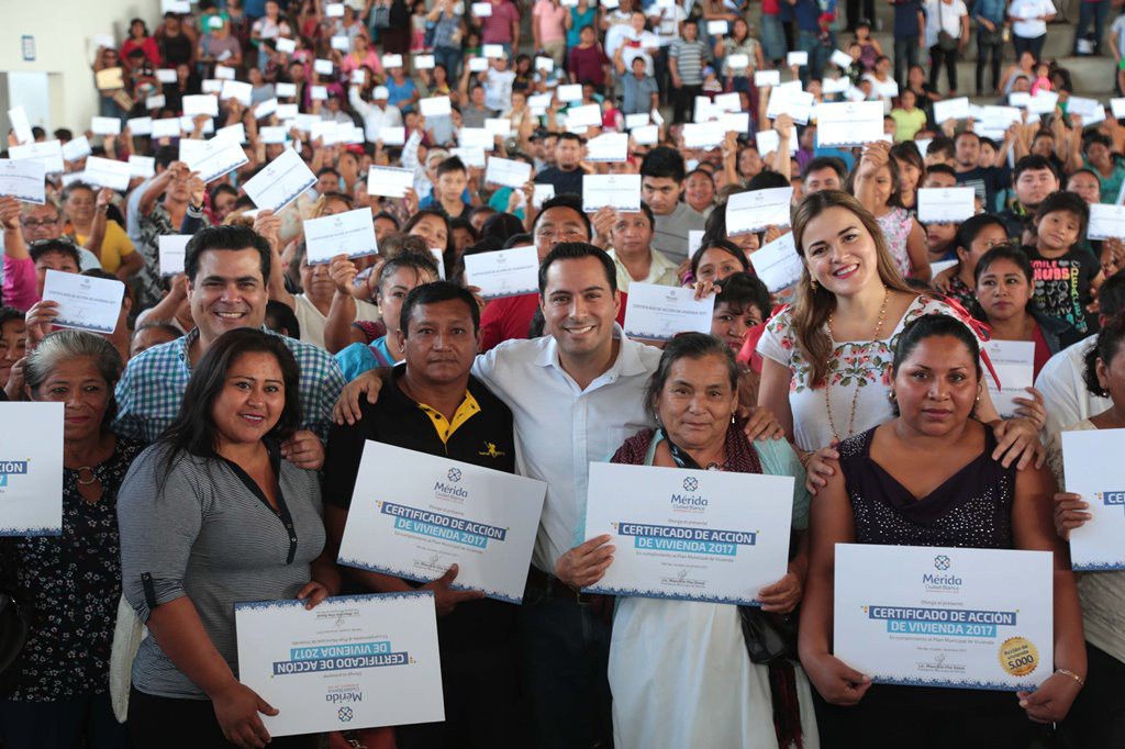 Entregan certificados de vivienda en Mérida Entregan certificados de vivienda en Mérida