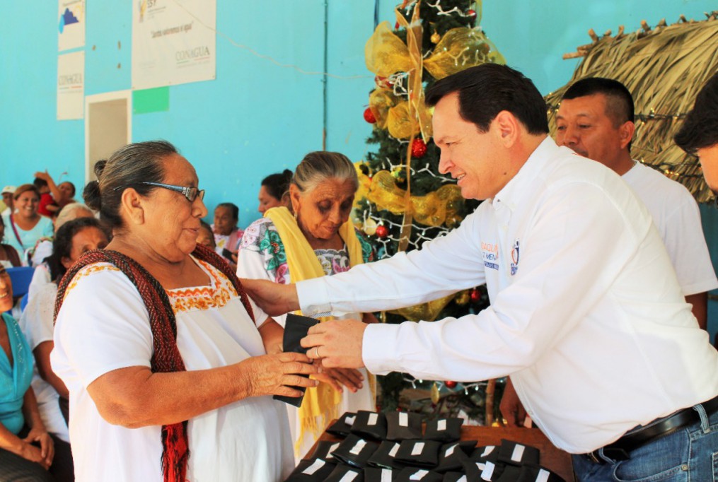 Entregan lentes sin costo en Cantamayec Entregan lentes sin costo en Cantamayec