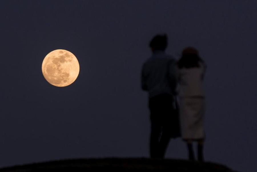 Comienza el 2018 con una súper luna Comienza el 2018 con una súper luna