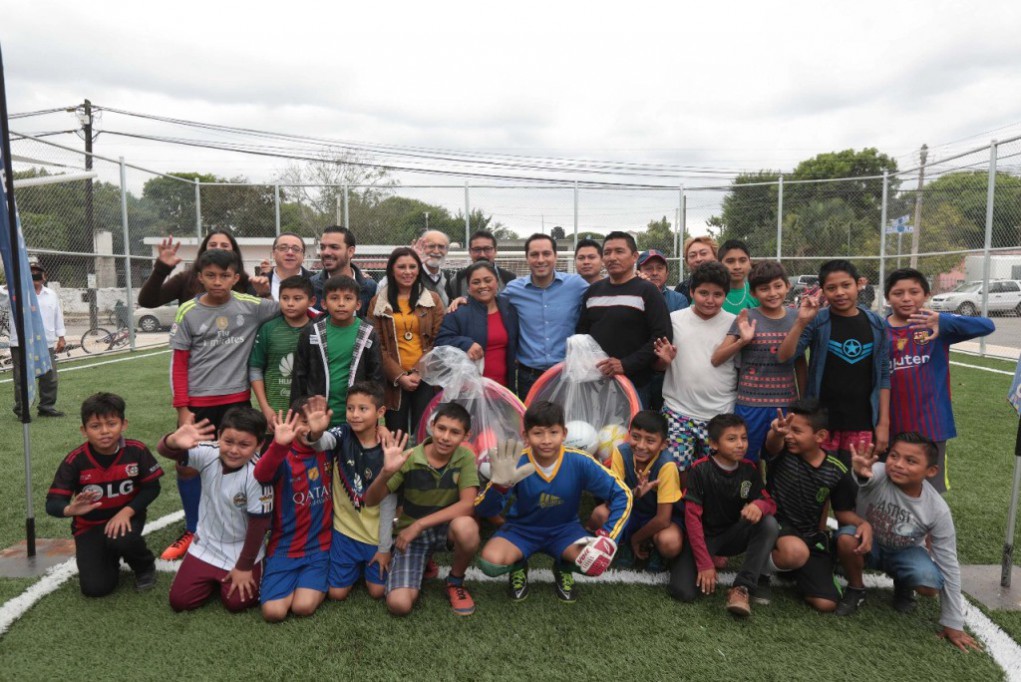 Entregan espacios públicos deportivos en Komchén Entregan espacios públicos deportivos en Komchén