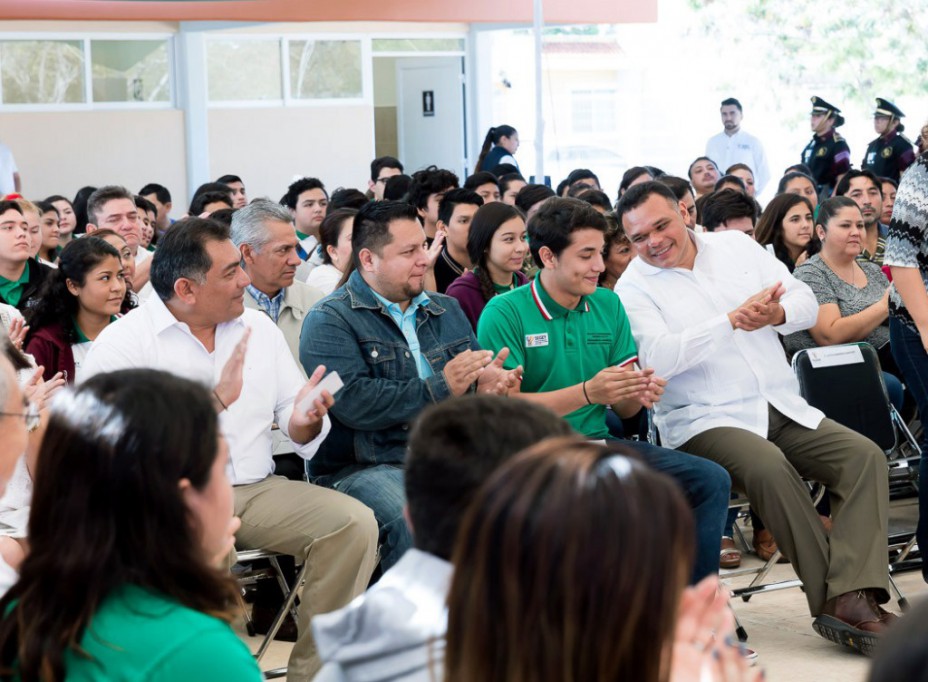 Más de 600 mil alumnos regresaron a clases Más de 600 mil alumnos regresaron a clases