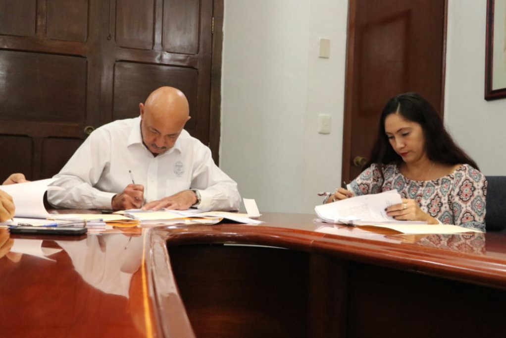 UADY firma aumento salarial UADY firma aumento salarial