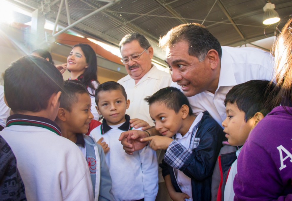 Niños y niñas yucatecos estudian "a tiempo" Niños y niñas yucatecos estudian "a tiempo"