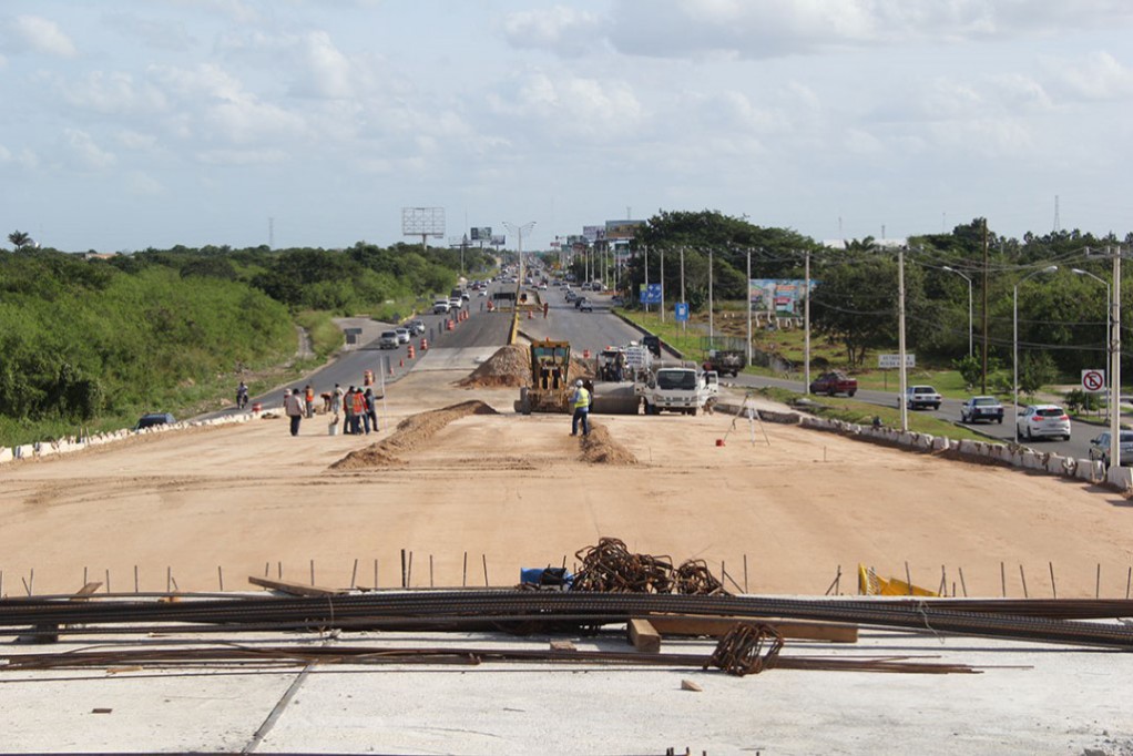 Construyen puente en el "Crucero de la Muerte" Construyen puente en el "Crucero de la Muerte"
