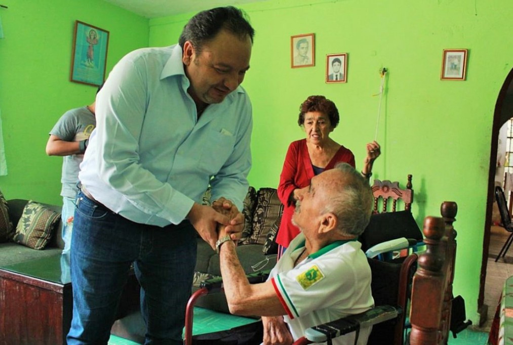 "Panchito" refrenda su compromiso de seguir trabajando por Mérida "Panchito" refrenda su compromiso de seguir trabajando por Mérida