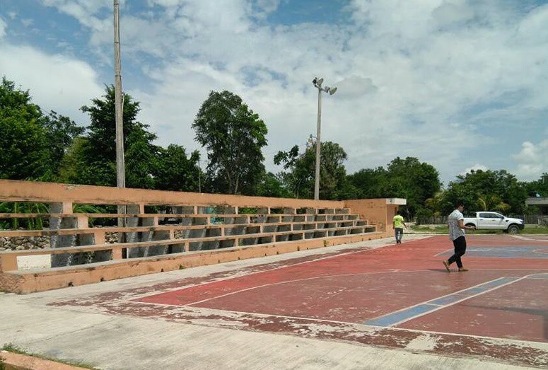 En Sucilá desmantelan cancha para construir otra En Sucilá desmantelan cancha para construir otra