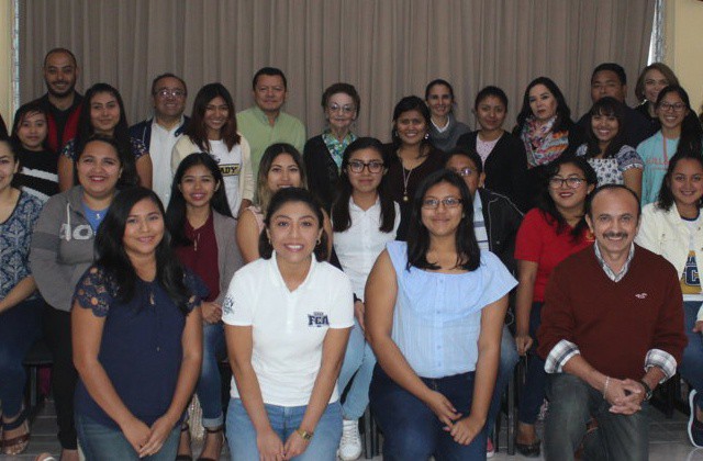 "Padrinos Académicos" apoyan a estudiantes de escasos recursos "Padrinos Académicos" apoyan a estudiantes de escasos recursos