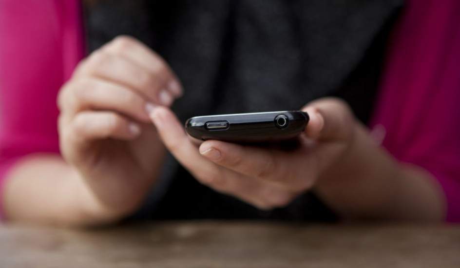 Meridanos invierten hasta 2 mil pesos al mes en telefonía celular. Meridanos invierten hasta 2 mil pesos al mes en telefonía celular.