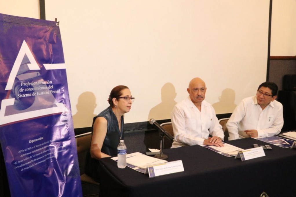 Presentan diplomados de UADY en Justicia Penal Presentan diplomados de UADY en Justicia Penal