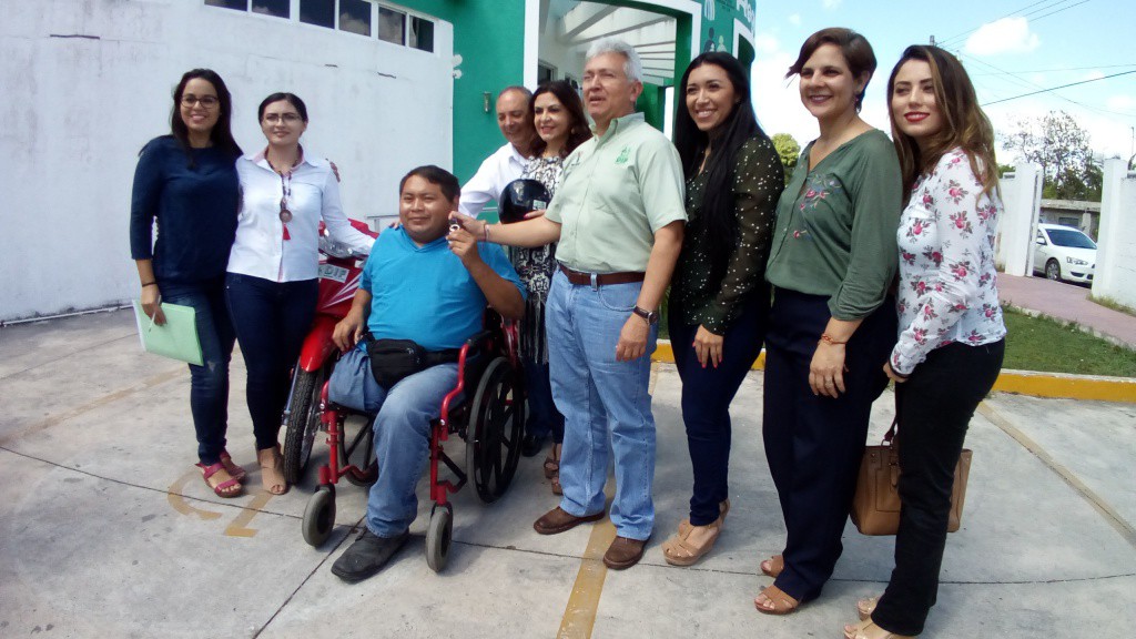 Entregan aparatos funcionales a tizimileños Entregan aparatos funcionales a tizimileños