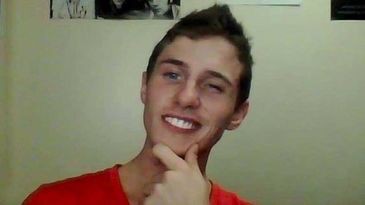 Joven transmite en vivo por internet su intento de suicidio Joven transmite en vivo por internet su intento de suicidio