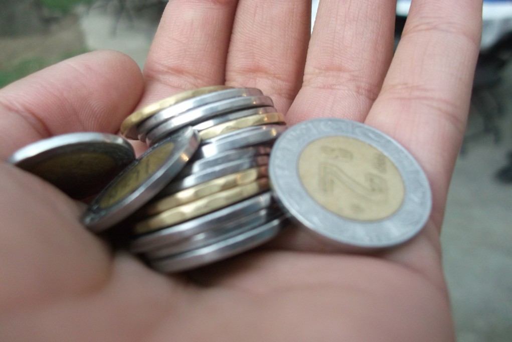 ¡Ten cuidado con las monedas falsas! ¡Ten cuidado con las monedas falsas!