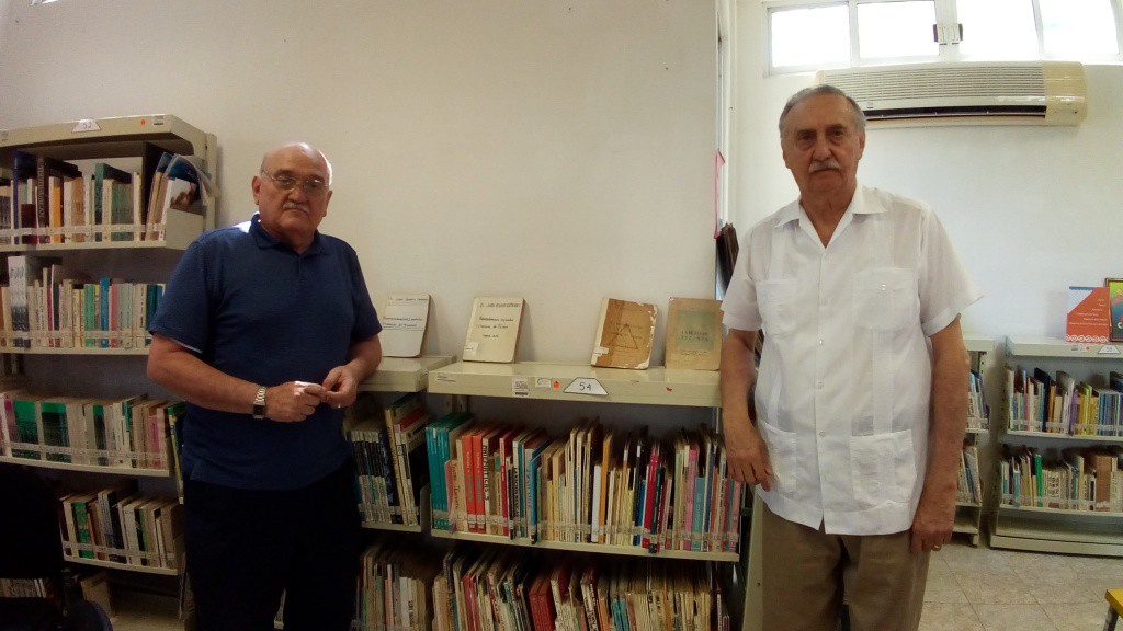Donan libros a biblioteca de Tizimín Donan libros a biblioteca de Tizimín