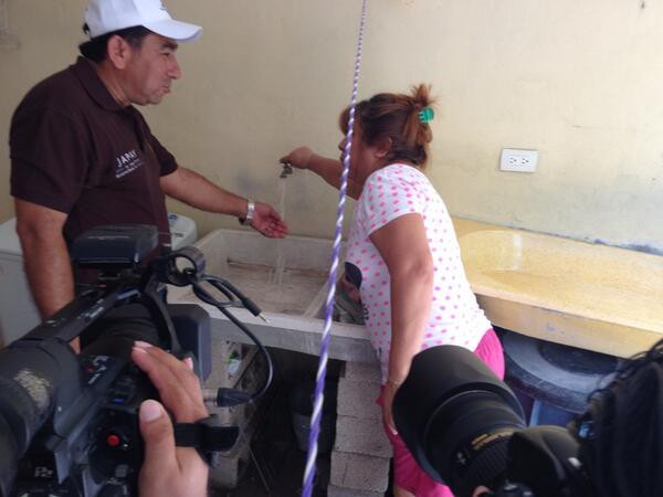 Reparan aceras, calles y fumigan en zona donde se registró fuga de agua potable Reparan aceras, calles y fumigan en zona donde se registró fuga de agua potable