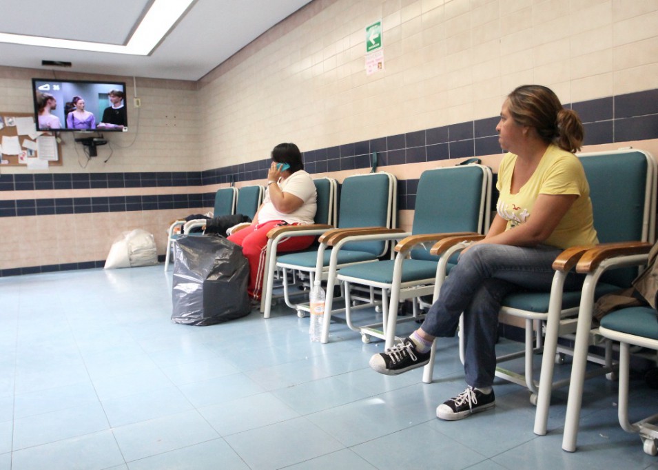 Instalan sillas-camas para familiares en el IMSS Instalan sillas-camas para familiares en el IMSS