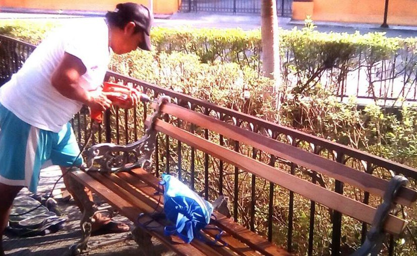 Dan mantenimiento a parque principal de Espita Dan mantenimiento a parque principal de Espita
