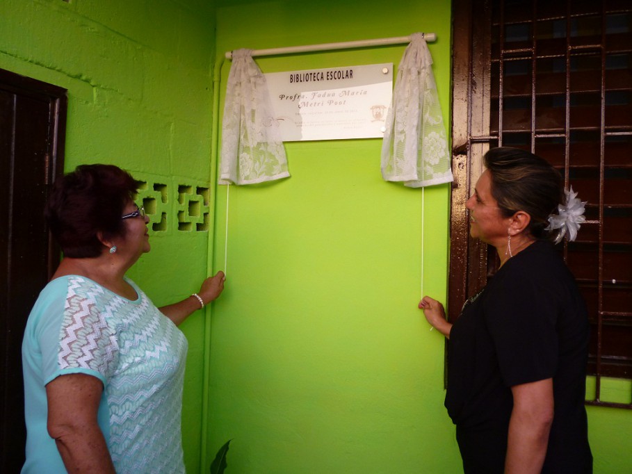 TIZIMIN: Rinden homenaje en vida a una maestra jubilada. TIZIMIN: Rinden homenaje en vida a una maestra jubilada.