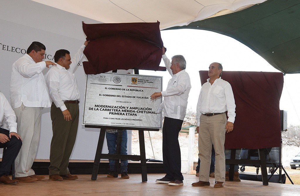 Entregan obras carreteras al sur de Yucatán Entregan obras carreteras al sur de Yucatán