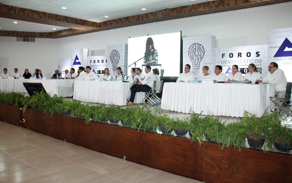 Realiza Canaco foro con candidatos Realiza Canaco foro con candidatos