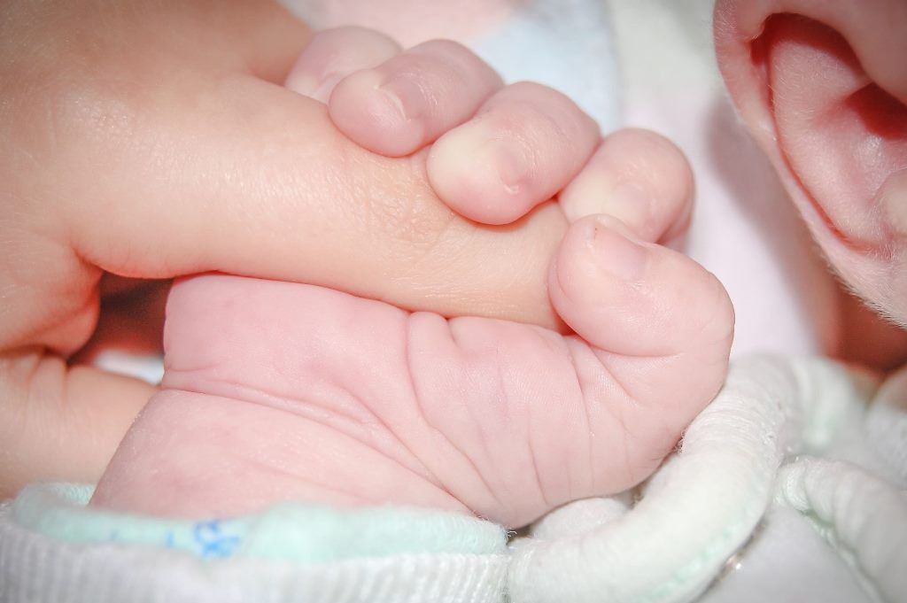 Pide ayuda para poder estar con su bebé Pide ayuda para poder estar con su bebé