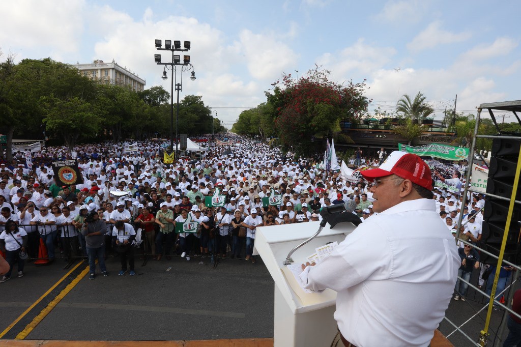 Marchan 60 mil obreros en el Día del Trabajo Marchan 60 mil obreros en el Día del Trabajo