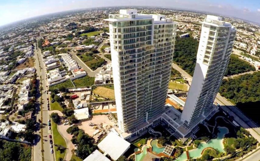 Señalan construcción de edificio sin estacionamiento Señalan construcción de edificio sin estacionamiento