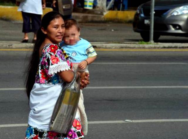 Yucatecos se preparan para el Día de la Madre Yucatecos se preparan para el Día de la Madre