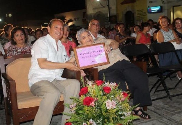 Fallece reconocida educadora tizimileña Fallece reconocida educadora tizimileña
