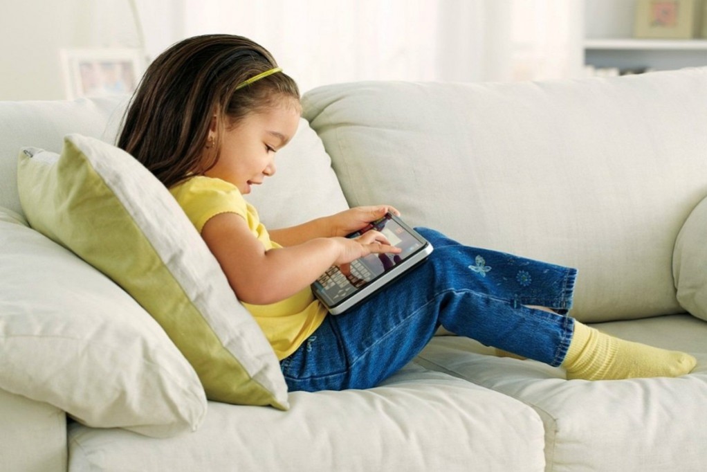 Niños mexicanos pasan hasta 4 horas frente al televisor Niños mexicanos pasan hasta 4 horas frente al televisor