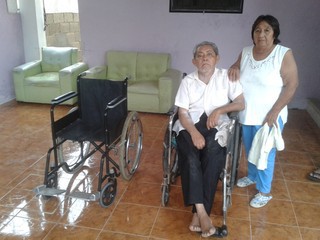 Donan silla de ruedas a señor de escasos recursos. Donan silla de ruedas a señor de escasos recursos.
