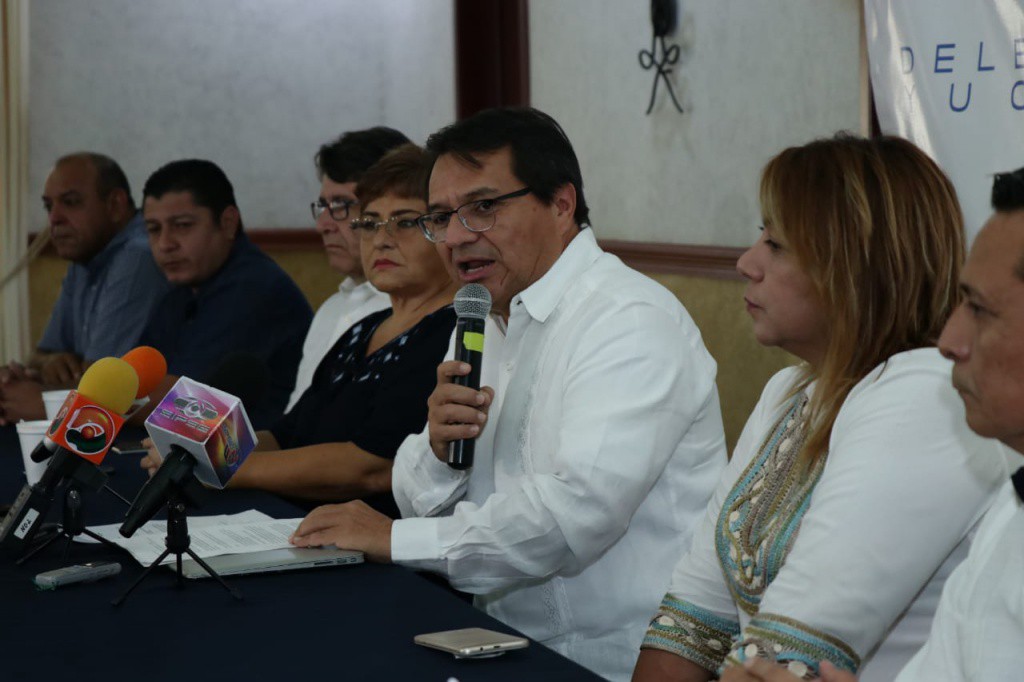 Atletas cubanos visten guayaberas yucatecas Atletas cubanos visten guayaberas yucatecas