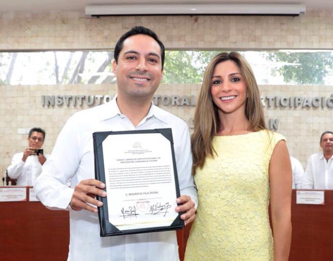 Mauricio Vila recibe su acta de mayoría Mauricio Vila recibe su acta de mayoría
