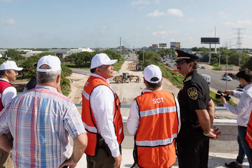 Rolando Zapata, supervisó obra del puente hacia progreso Rolando Zapata, supervisó obra del puente hacia progreso