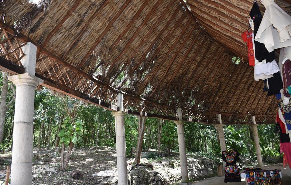 Paradores turísticos de Dzitnup sin atención. Paradores turísticos de Dzitnup sin atención.