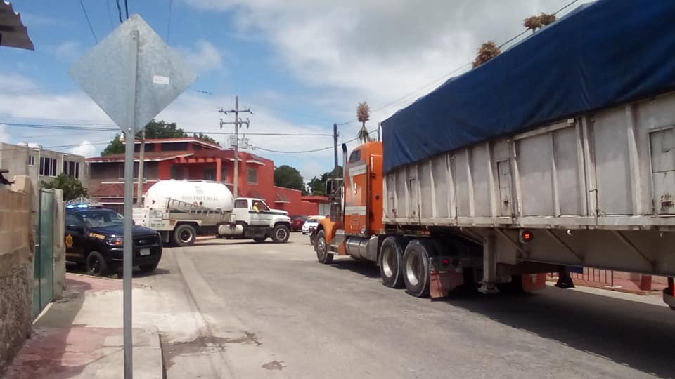 Se complica el tránsito en calles de Tizimín Se complica el tránsito en calles de Tizimín