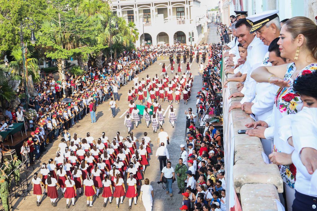 El desfile, un reflejo de la sociedad yucateca El desfile, un reflejo de la sociedad yucateca