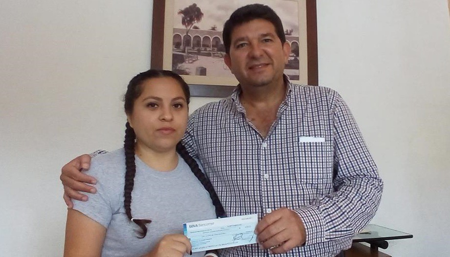 Estudiante tizimileña se va a Ecuador Estudiante tizimileña se va a Ecuador
