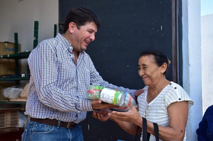 Entregan apoyos sociales a familias tizimileñas Entregan apoyos sociales a familias tizimileñas